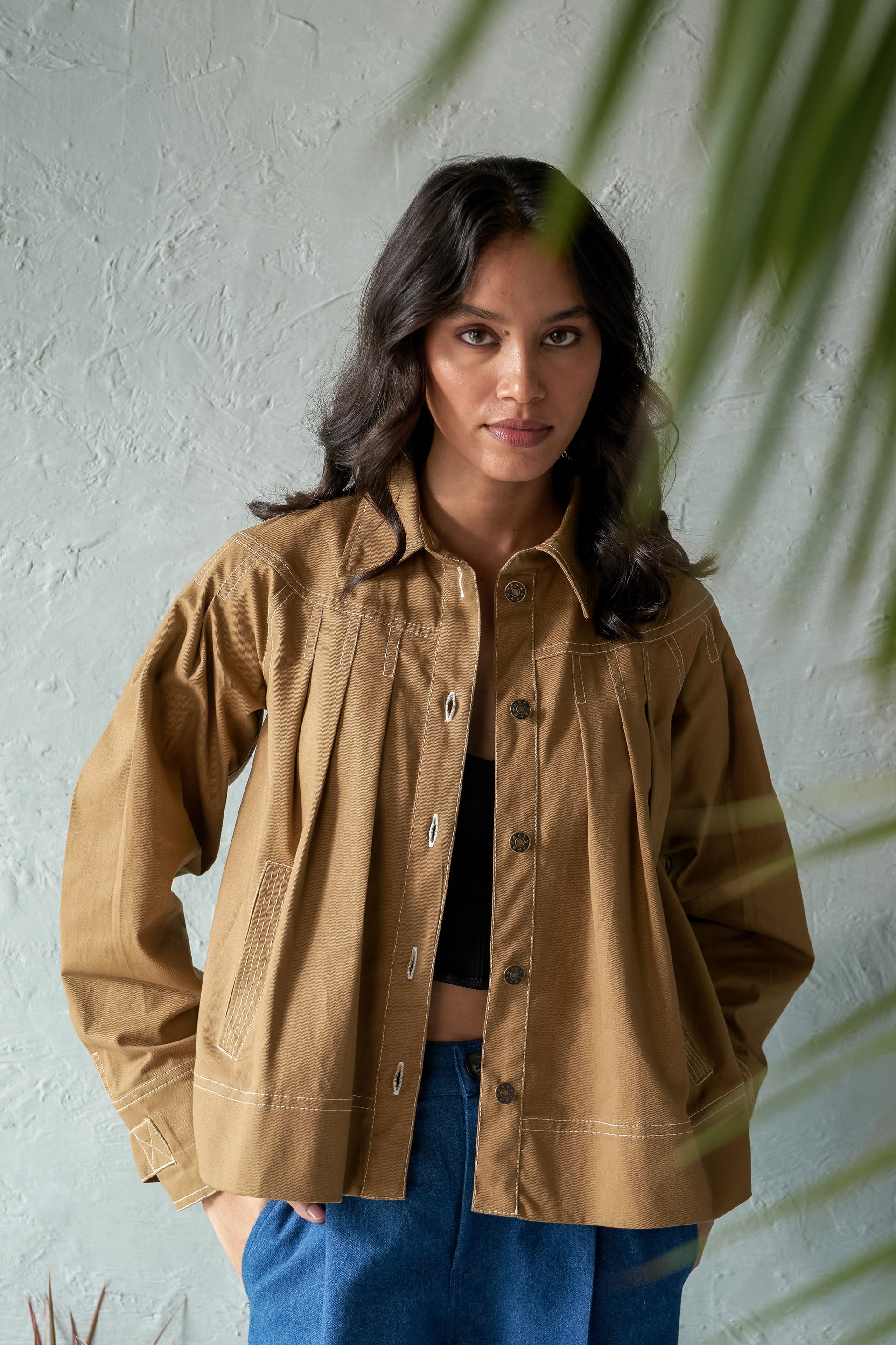 Stylish Pleated Twill Jacket with Stitch Detailing Trendy